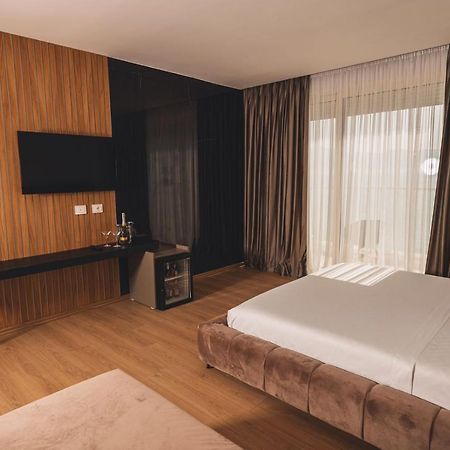 Готель Grand Mirage Вльора Екстер'єр фото
