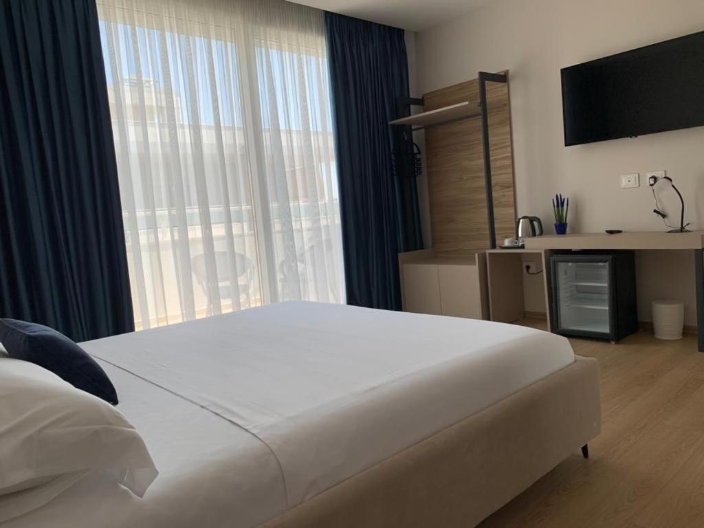 Готель Grand Mirage Вльора Екстер'єр фото